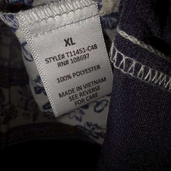 Chic Blue and White Patterned Blouse - Picture 3 of 6